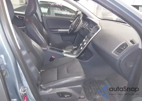 2017 Volvo Xc60 T5 z USA, uszkodzony, nr VIN YV440MDJ9H2084876